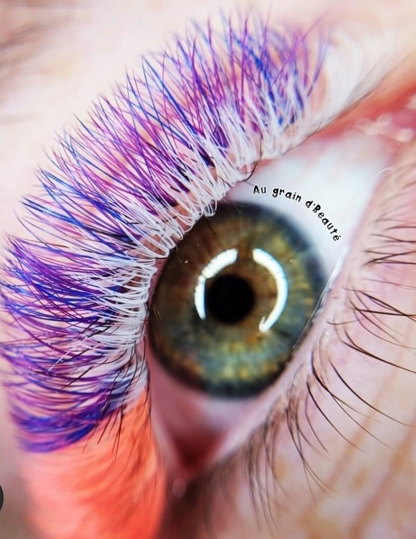 Regular Volume โก Colour Lashes