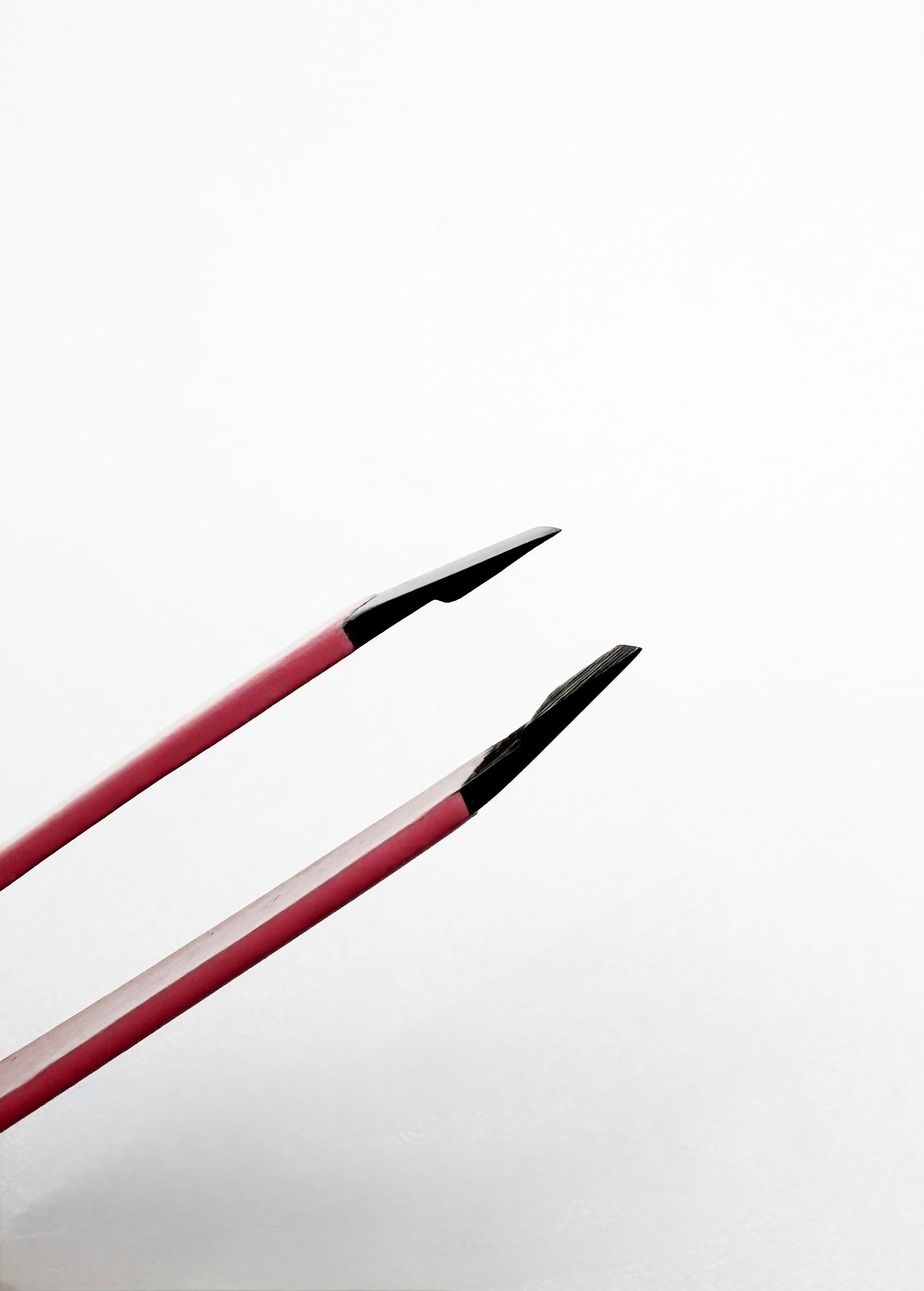 Life Saver ♡ Brow Tweezer